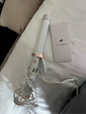 T3 White and Rose Gold Curling Iron